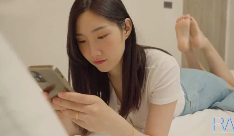 Xinh đẹp nhưng vẫn bị chồng cắm sừng, cô vợ buồn tình cho anh giao hàng xoạc luôn