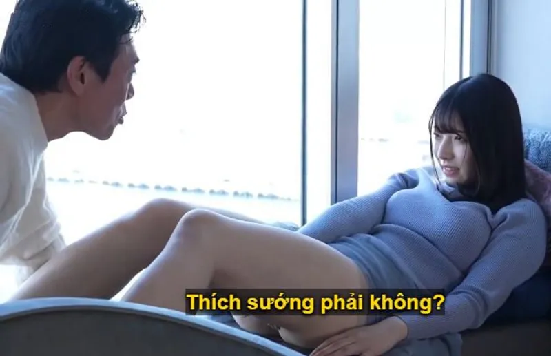 Sự chạm trán giữa ông bác và cô minh tinh tuổi teen non nớt ngay tại phòng nghỉ sang trọng.